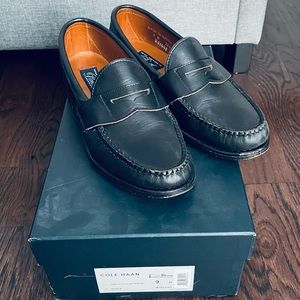 Cole Haan Women’s PINCH black leather loafer. Comes with box. Sz 9 B